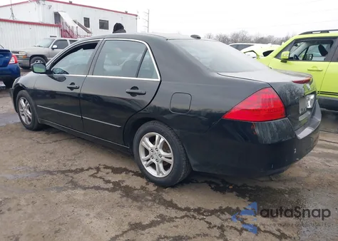 2007 Honda Accord 2.4 Ex z USA, uszkodzony, nr VIN 1HGCM56847A066231